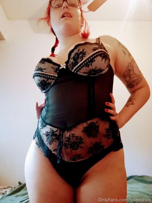 Daddy just got me a new outfit to show you all😏 Don't I look..