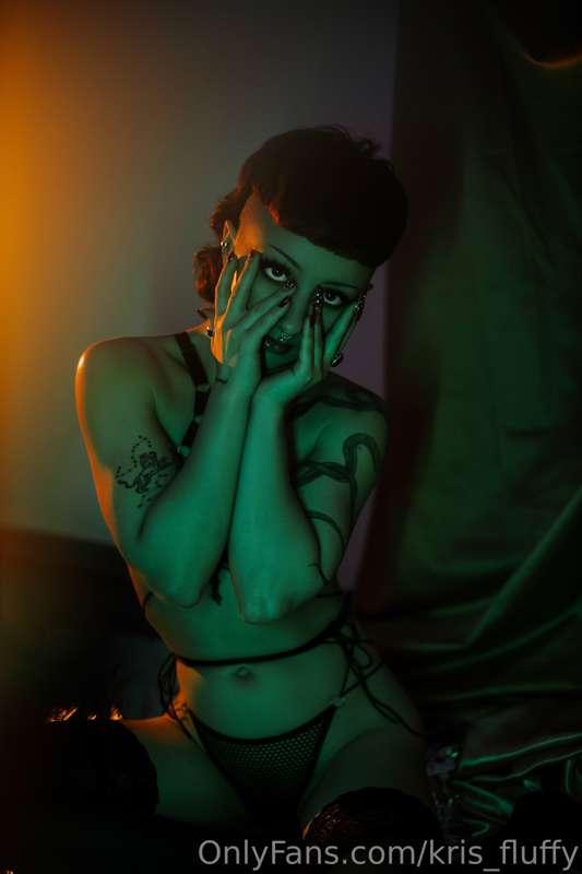 the depth of my eyes🌏 can tell the dirtiest fantasies🔥

writ..