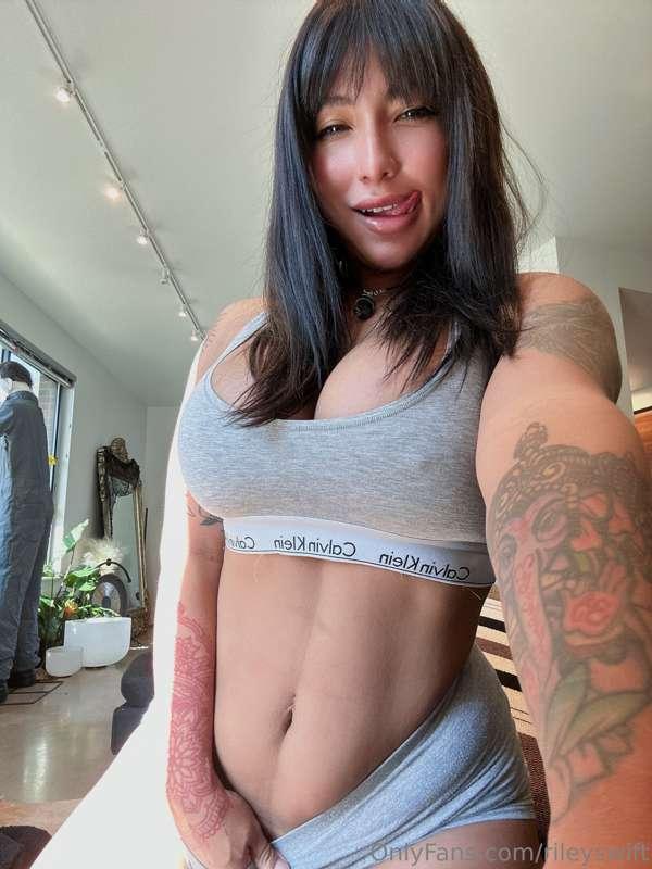 wanna play with my pussy like how you play your games?😜