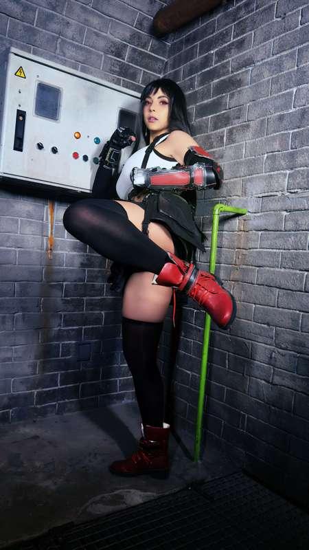 ALRIGHT! I have 3 Tifa sets and here is the first one! Remak..