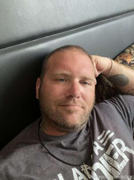Just a guy exploring his sexuality, I post solo content, som..