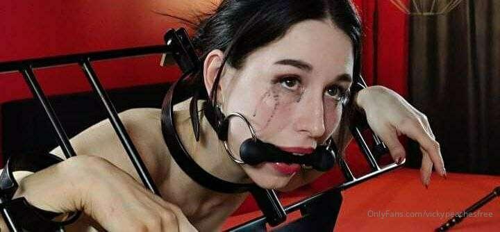 Someone was punished hard 😈😈 full set & vid on @vickypeaches