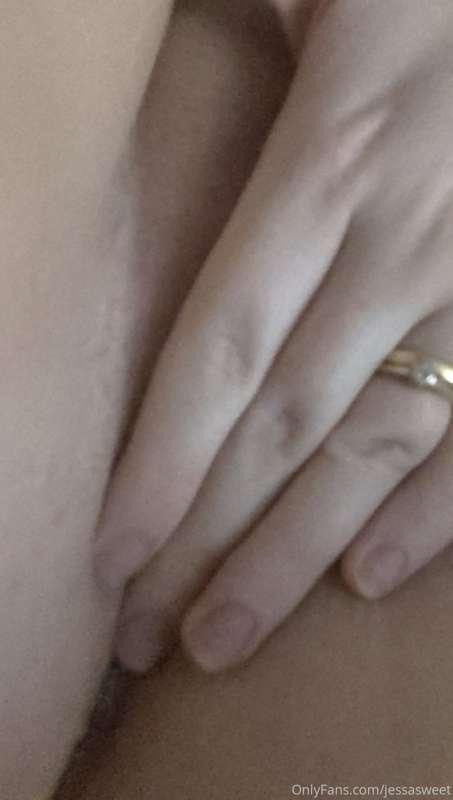 Getting my fingers sticky with cum 💦