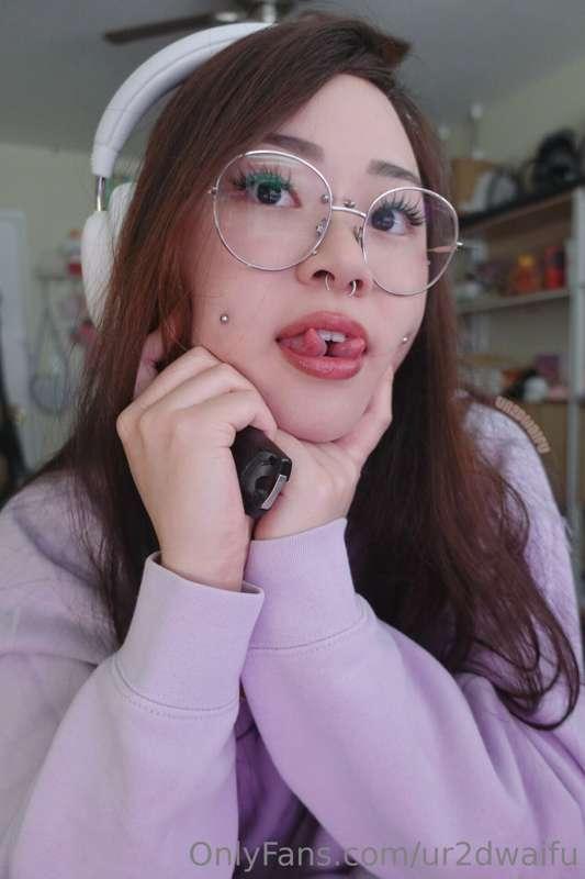 cute gamer girl :3c