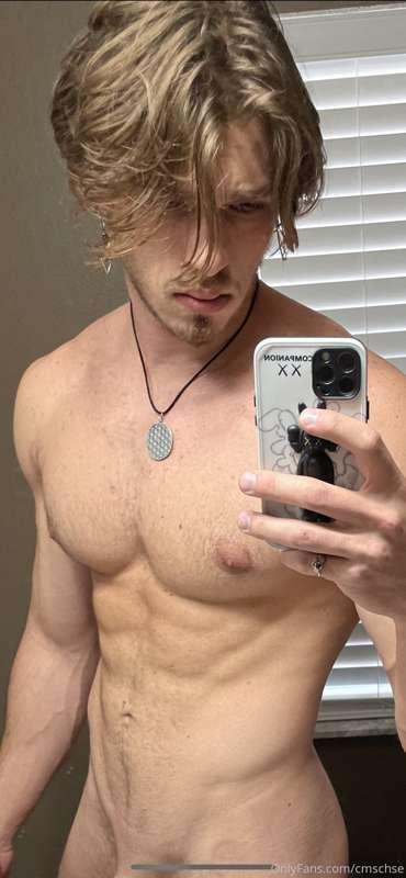 Just sent out hard full frontal via dm :) hope you enjoy (2 ..