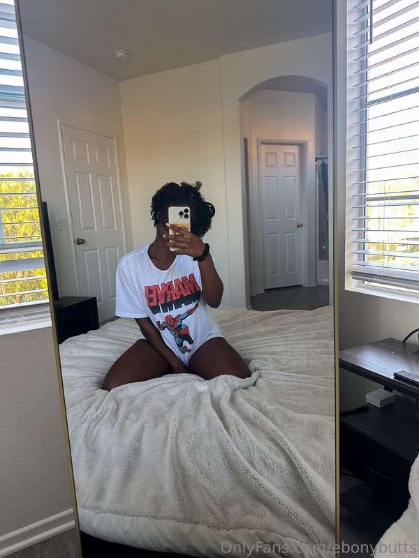 horny, bored, and wearing my favorite marvel shirt 😉🙈 head o..