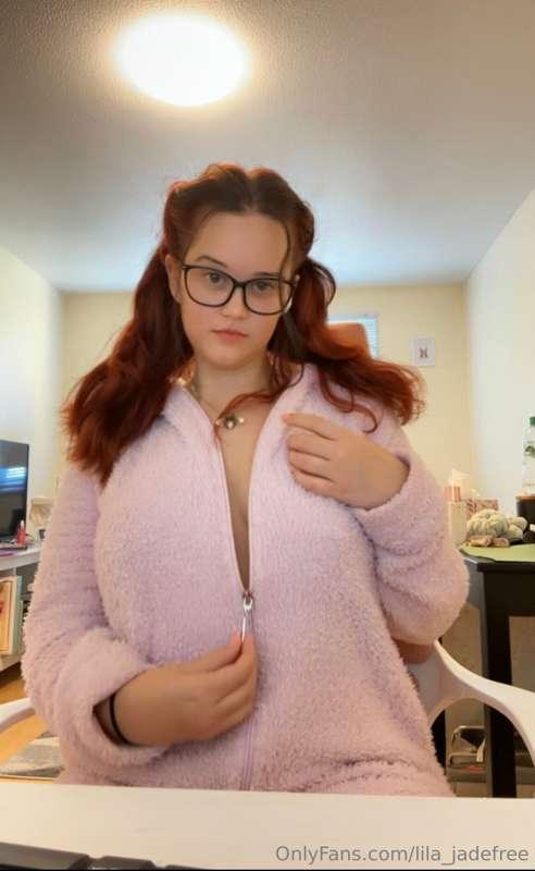 Wanna see me take it down all the way? My tiddies are soo bi..