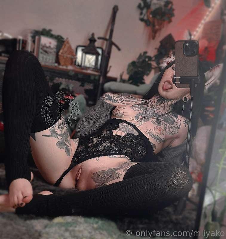 Can you satisfy a cute goth fox? 🦊👅