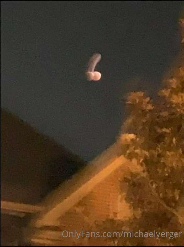 y’all see the bl00d moon yesterday?? 😳😝😏