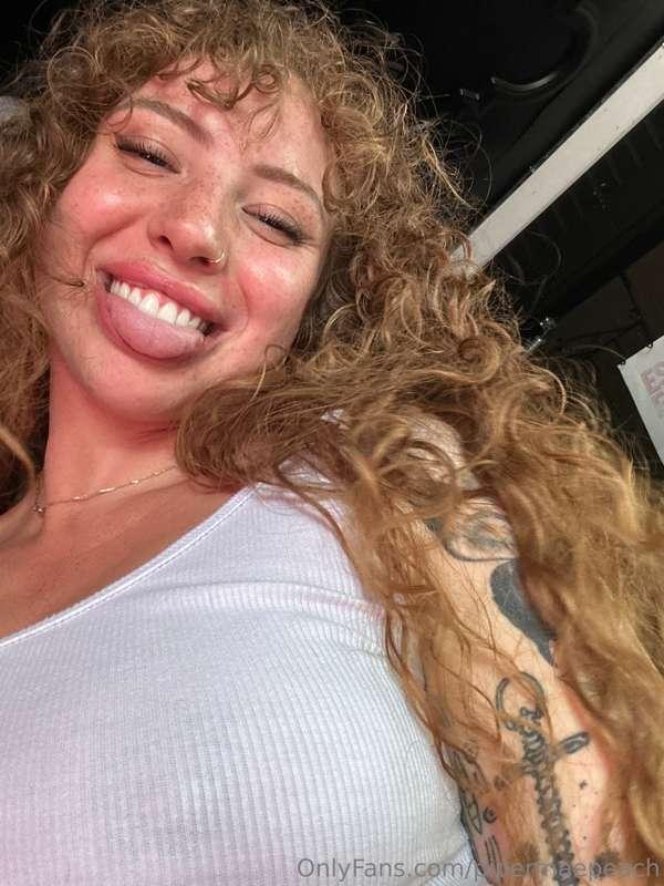Hey there Happy June first! I hope I made you smile! 💛