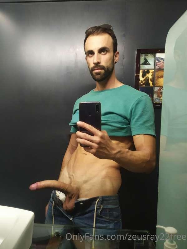 Would you suck my dick in a public place? 🤔🍆😋