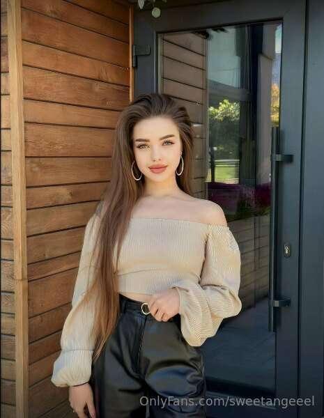 @di_kitty She has bouncy boobs with hard nipples 😇🍒
She moan..