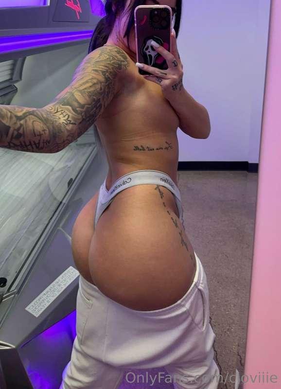 Goodmorning honeys! 💛
I couldn’t chose so you get both ;)