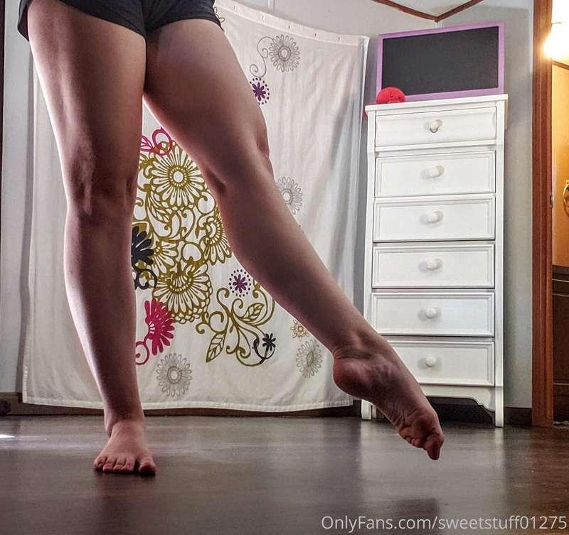 Lots of legs & some feet too :)