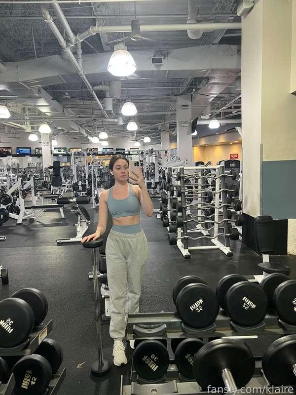 #OOTD so so happy to be back in the gym 🧘🏽‍♀️ went to the store and made breakfast too :) it was super yummy 

#gym #workout #fitness #petite 