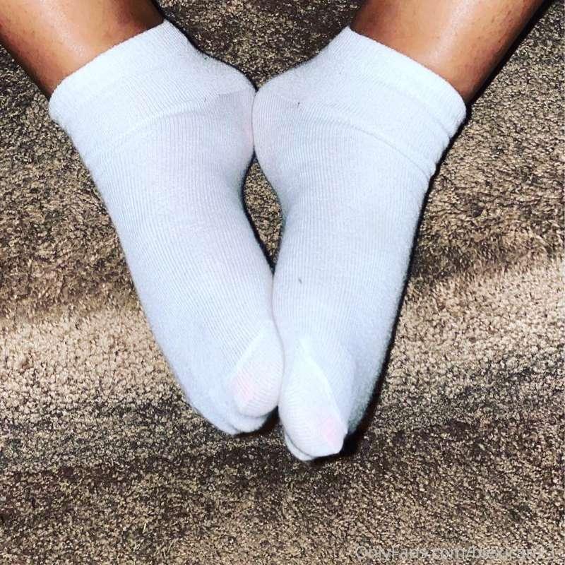 I want someone to take these off and rub my feet for me 😩🦶🥺❤..