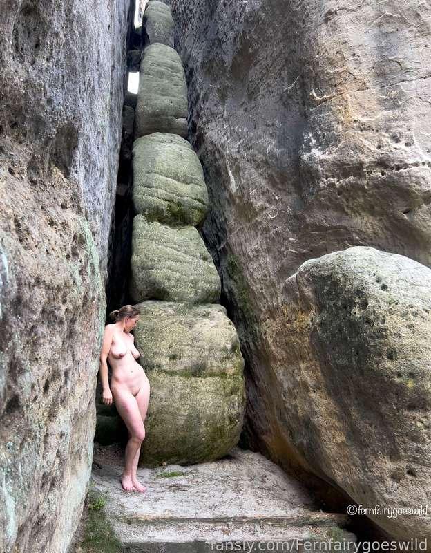 These stacked up rocks in the gap between two colossal columns were just absolutely magnificent.....

#fyp #classy #curvy #artistic #outdoors #girlnextdoor #tits #allnatural #