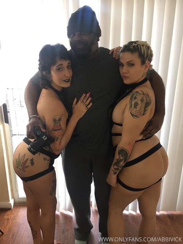 CHECK OUT TWINZIES @love3lygia by Abbi Vick  https://www.man..