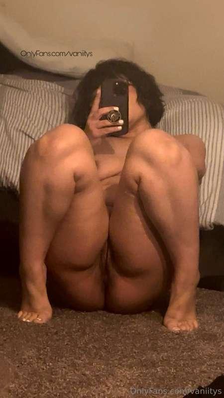A tight pussy and white toe nails!🤤🤤🤤