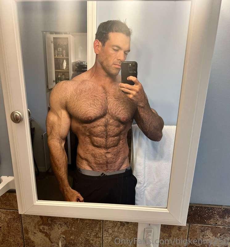 Statuesque. 🤴🏻💪🏼