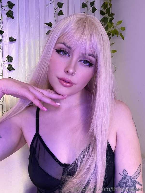 Pulling you in, like a siren. 🎀