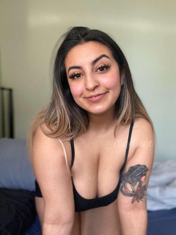 soft smiles and cleavage to kill ur monday blues 💙