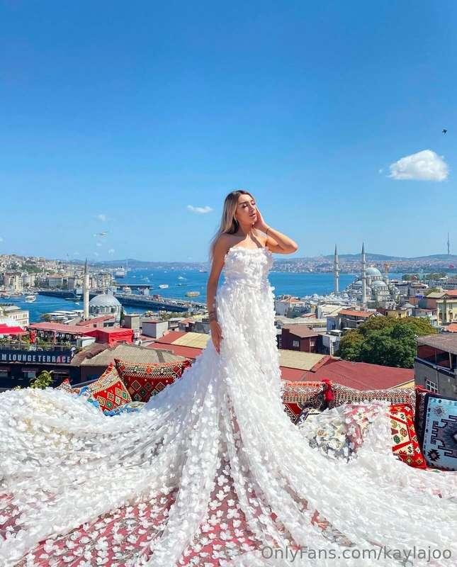 Photo shoot 🥰You liike my dress?