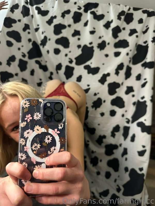 I love looking at my pussy in their mirror do you?😜