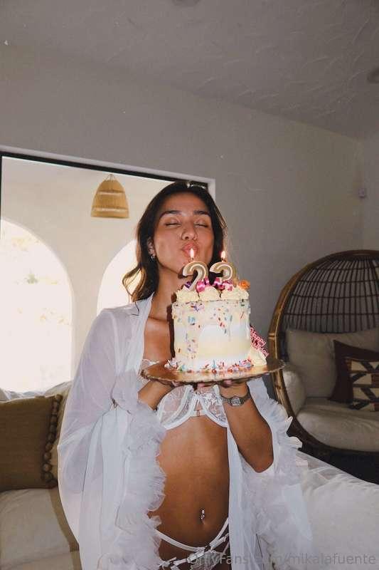 BIRTHDAY GIRL 😍🎂💖 VIPs.. it's time for your bday gifts 🍾