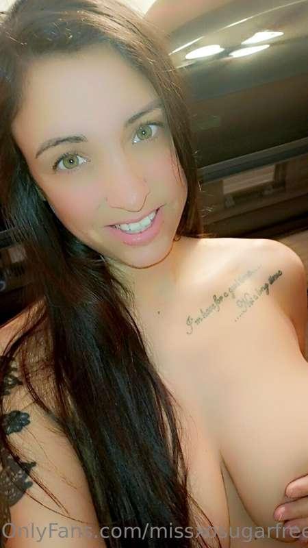 I love touching myself in the tanning bed and showing it all..