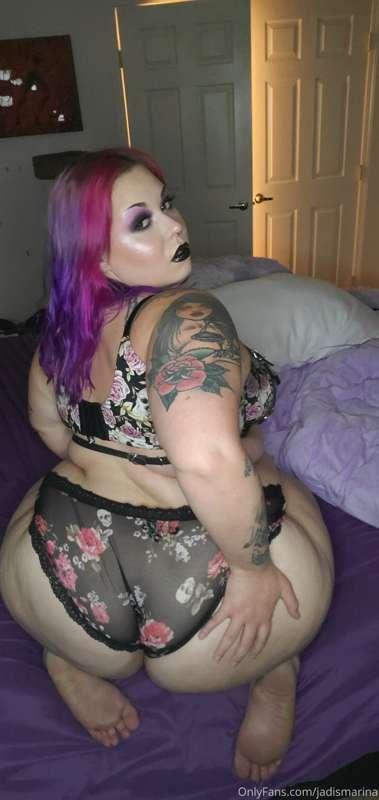 take a bite of this juicy booty 💦🤤