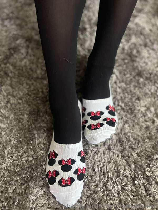 mrs_footjobqueen image #3