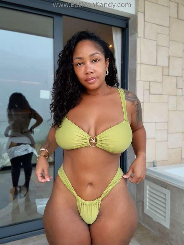 Hey bae ☺️ which bikini is your favorite? 