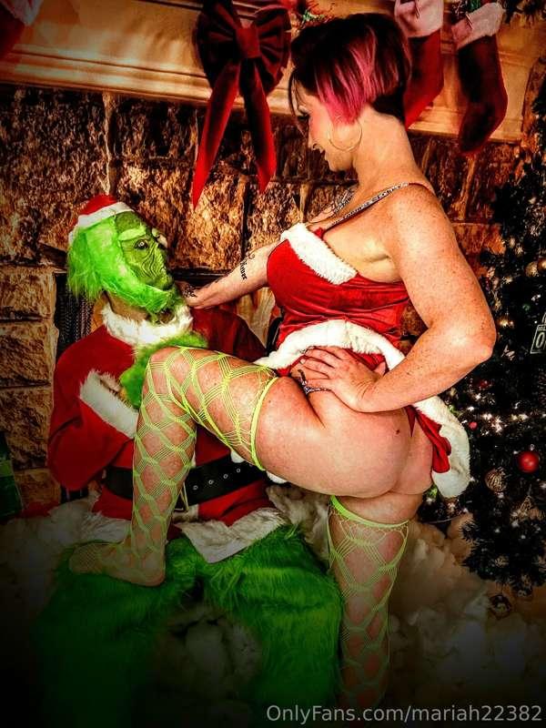 Merry Grinchmas!! I had to sneak down to Whoville and remind..