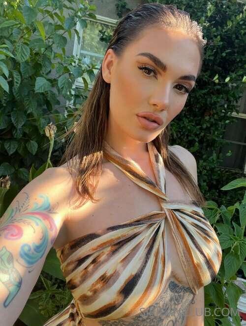 Leave a comment if you can find the temporary tattoo 😉