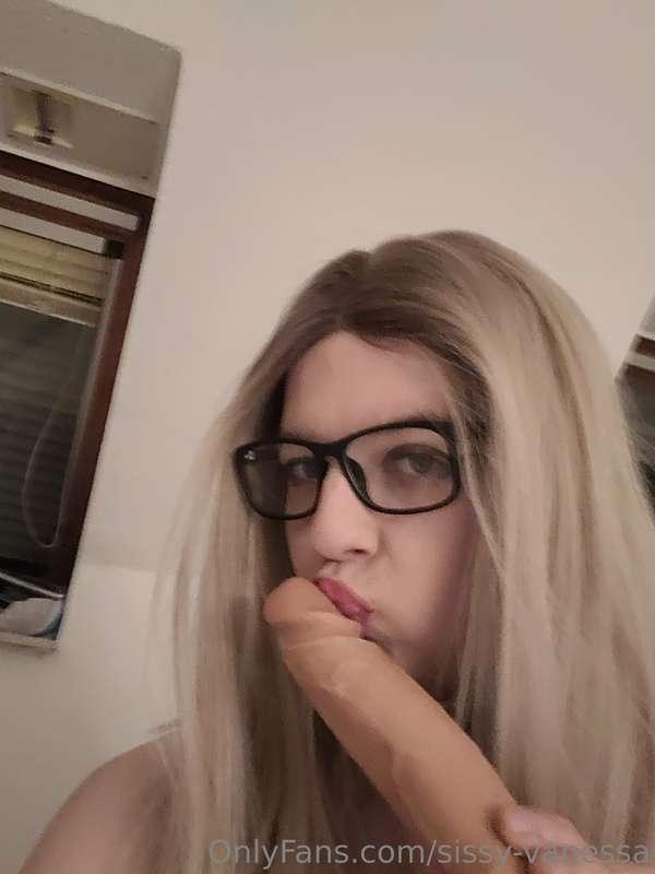sissy-vanessa image #1