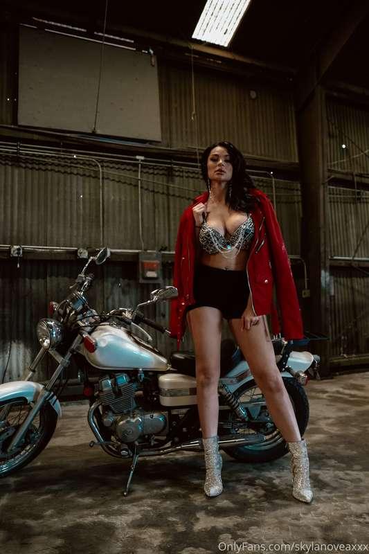 Let me ride you daddy 😈