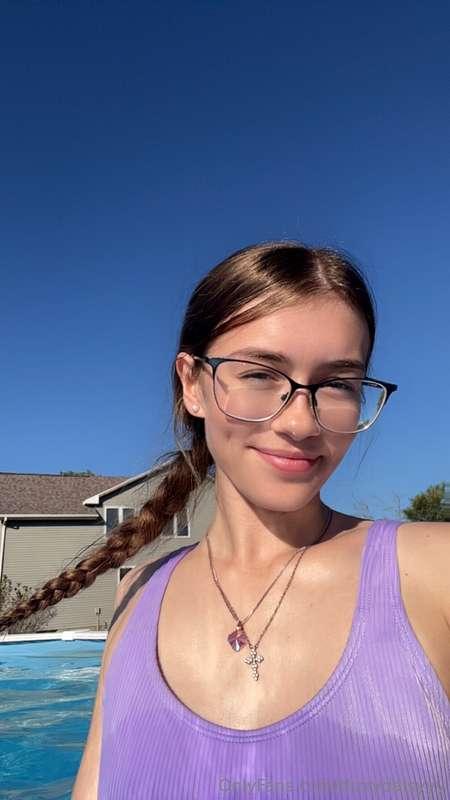 soaking up some sun… wish i could be drenched in your cum 💦