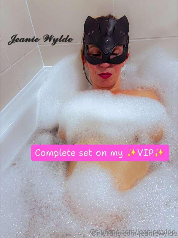 The complete 🥵set of how I relax🫧 in the bath🫧💦 can be found..