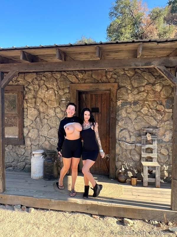 🤠Hanging at the Ranch with my bestie @terawinters 🤠