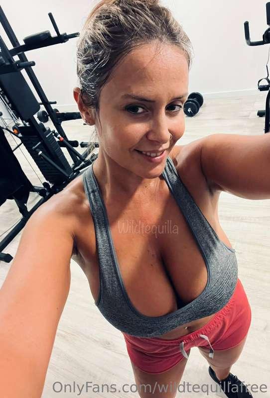 Naughty 😈 after some squats 👌 check on vip onlyfans