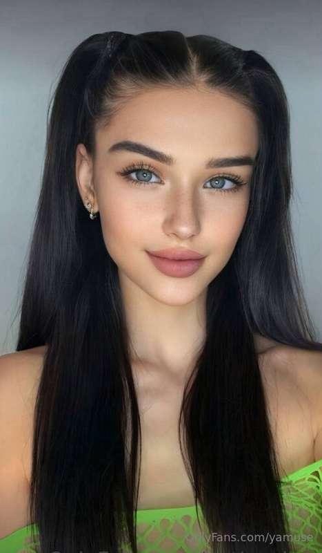 SEXY BAE @cutie_alice IS CRAZY NYMPHOMANIAC🤤 SHE LOVES TO PL..