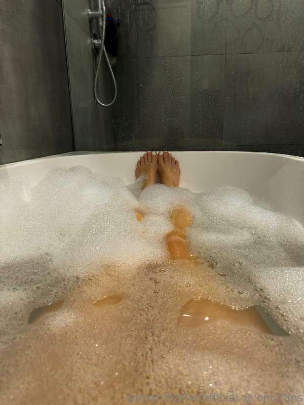 More feet and butt in the bath