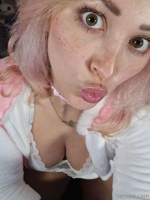 Monday kisses from me to you....xoxo have a nice Day 🫶🏻