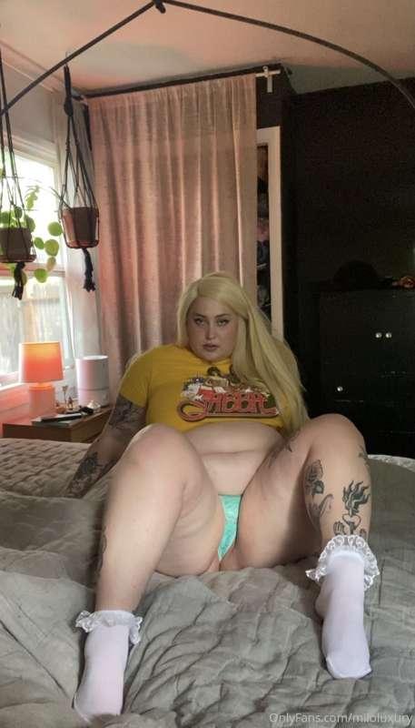 Chubby belly pretty face cute feet fat ass come n play with ..