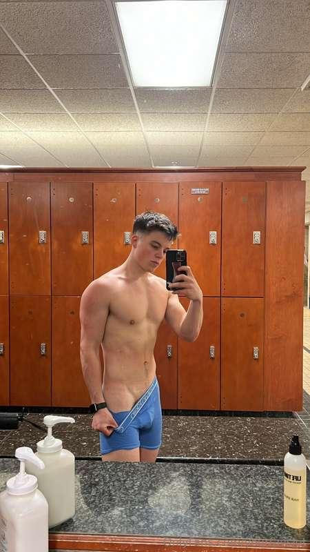 I wanna get nakeddd🙈