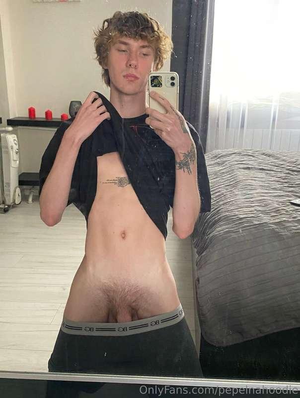 took a shower and decided to take a photo🍆