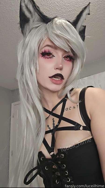 Happy Thanksgiving to all that celebrate ! From Loony🐺🖤 I hung with friends last night until pretty late BUT today i'll be doing a lil content since i have no family to go see c: (more that i don't wanna see those people lol) what're you all up to today ? Let's chat 

#fyp #cosplay #egirl #goth #Thanksgivings #helluvabosscosplay #helluvabossloona #loonacosplay #emo #fetish #fangs 