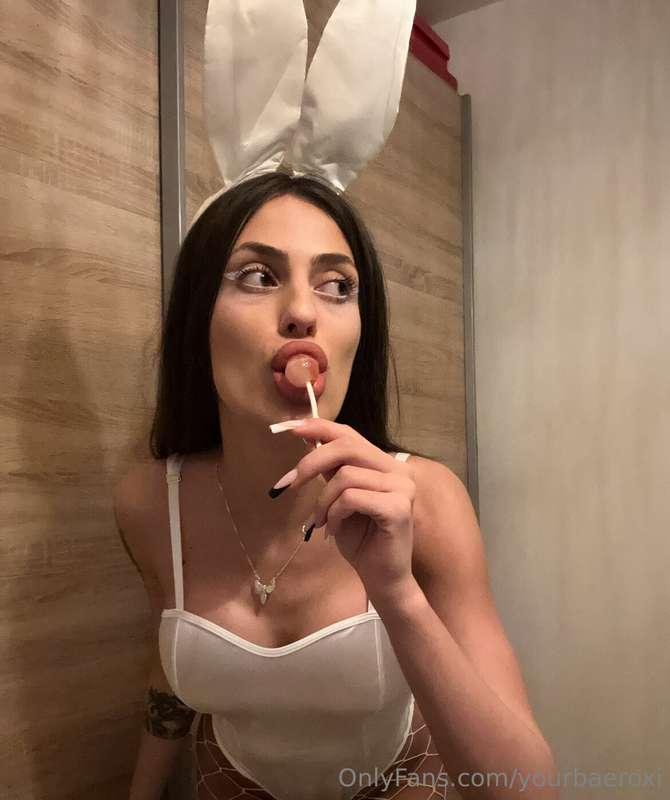 Check my vip account @yourlocalbaeroxi 🐰