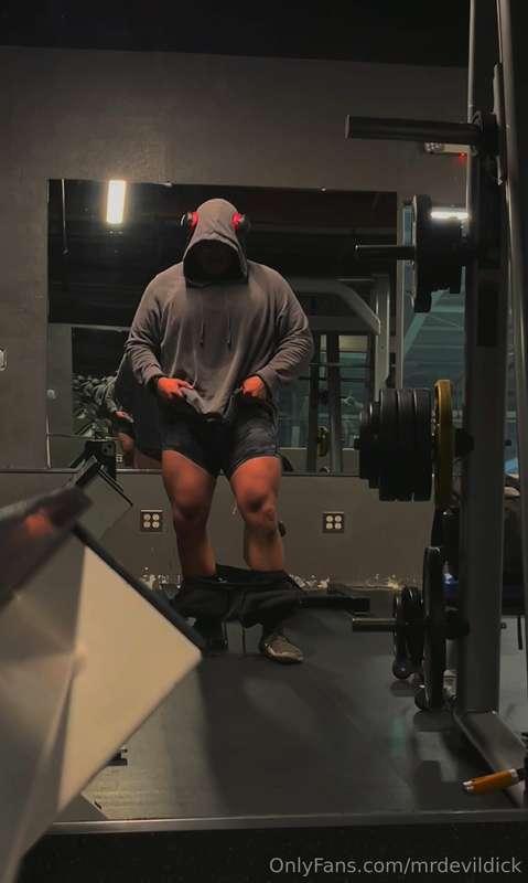 Last nights leg day, this morning hard dick😈
